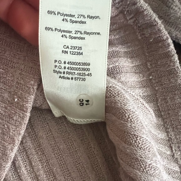 Aritzia Wilfred Free V Neck Long Sleeve Crop Top - Picture 5 of 7